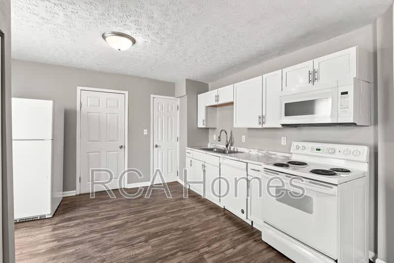 1013 East Legrande Avenue – photo 2
