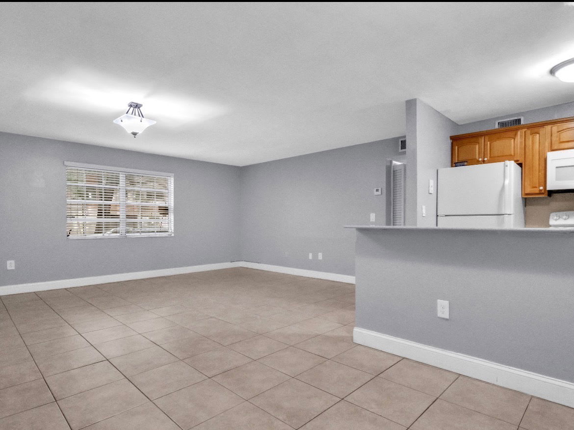 1100 Salzedo Street – photo 4