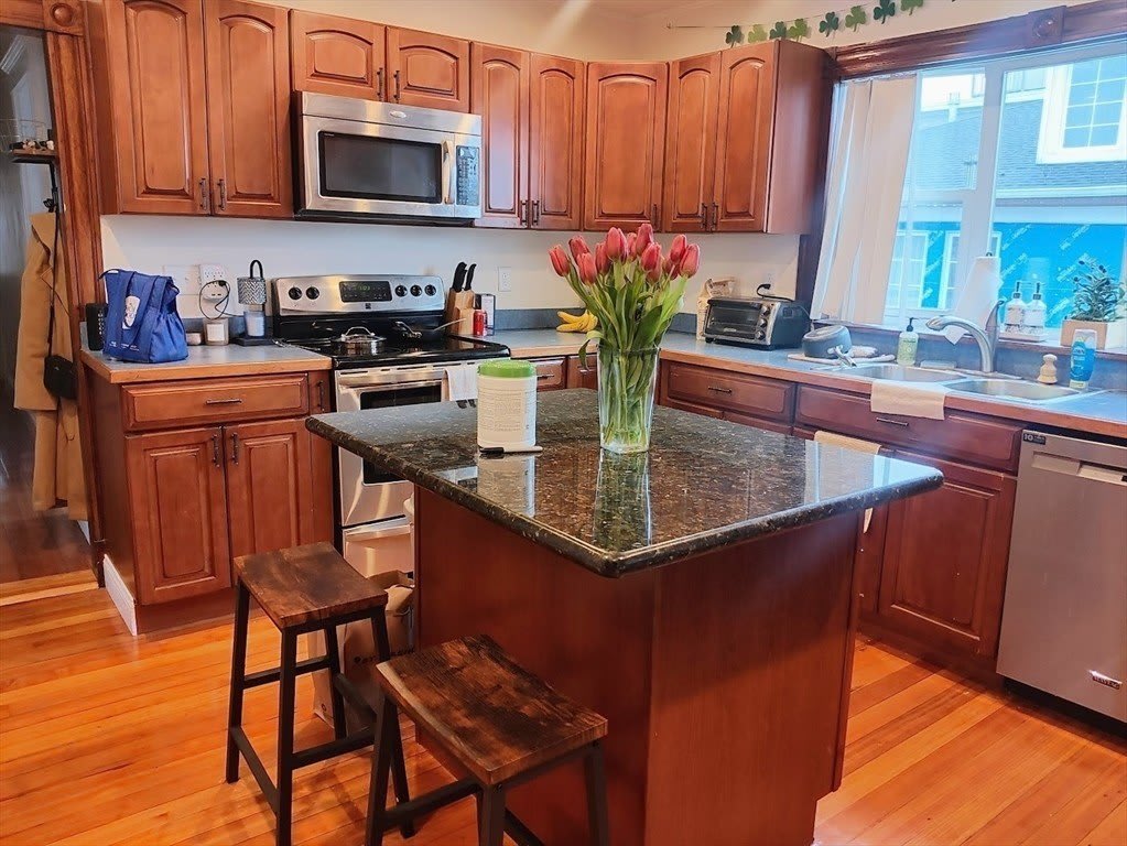 933 East Broadway – photo 2