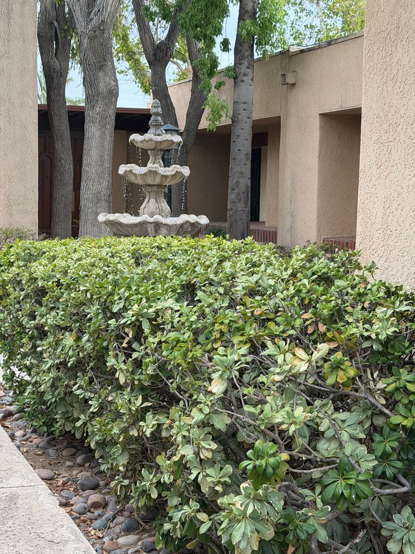 Stunning Midtown 2 Bedroom 2 Bath Townhome in Gated Community! – photo 2