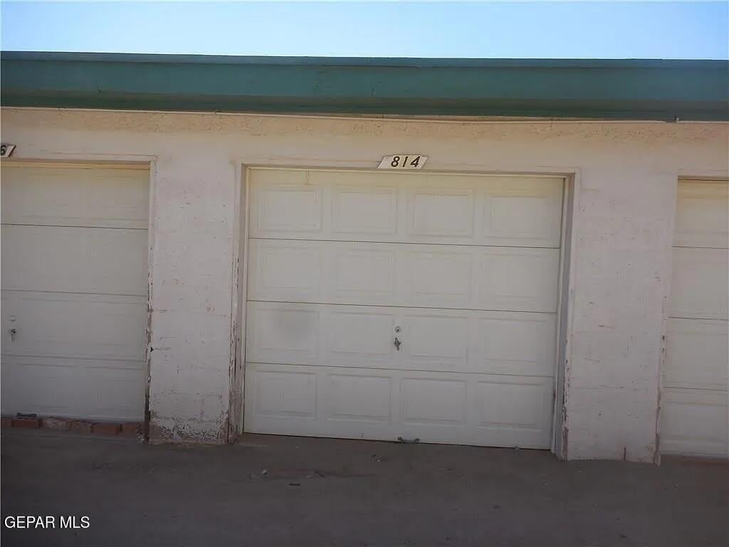 814 W Yandell Drive – photo 4