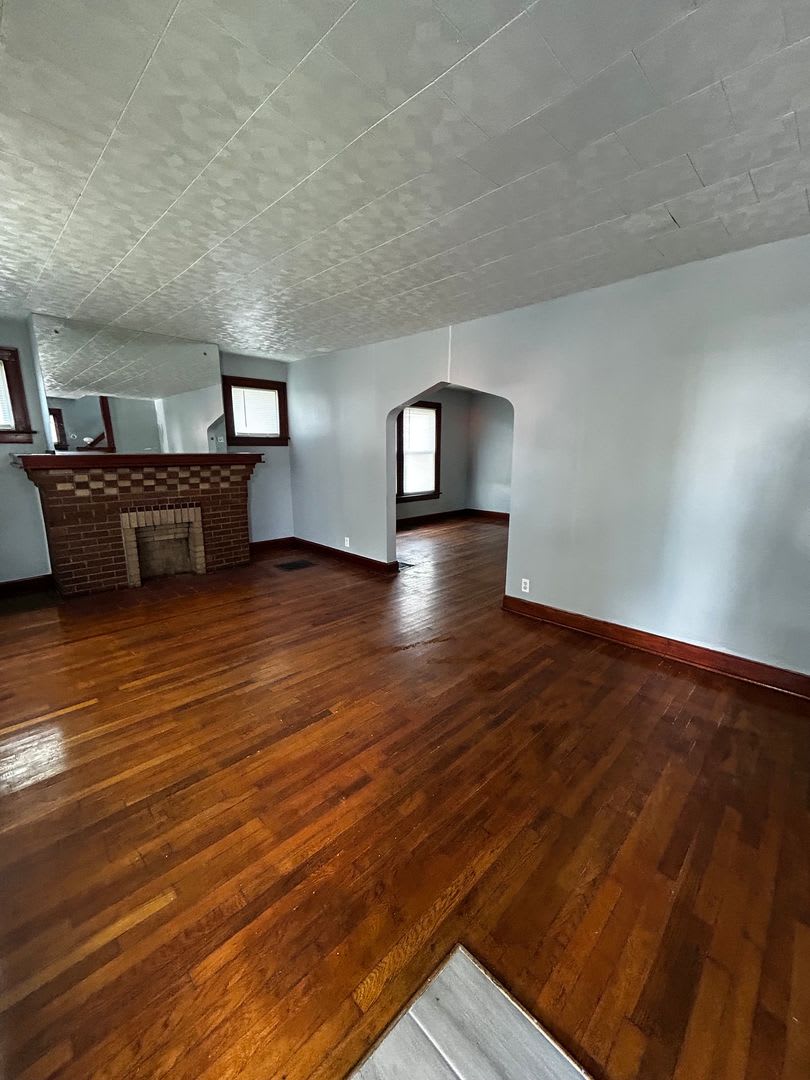 Spacious Three Bedroom 2-Story Single House with Basement – photo 3
