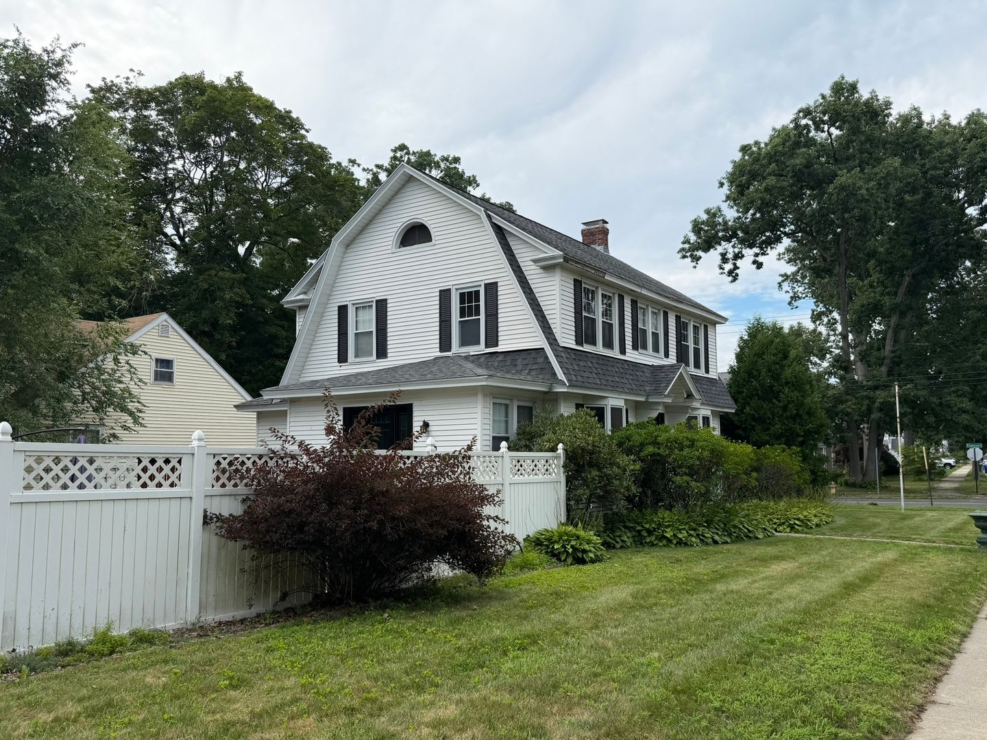 Beautiful 3 Bedroom, Single Family Home in Springfield – photo 2