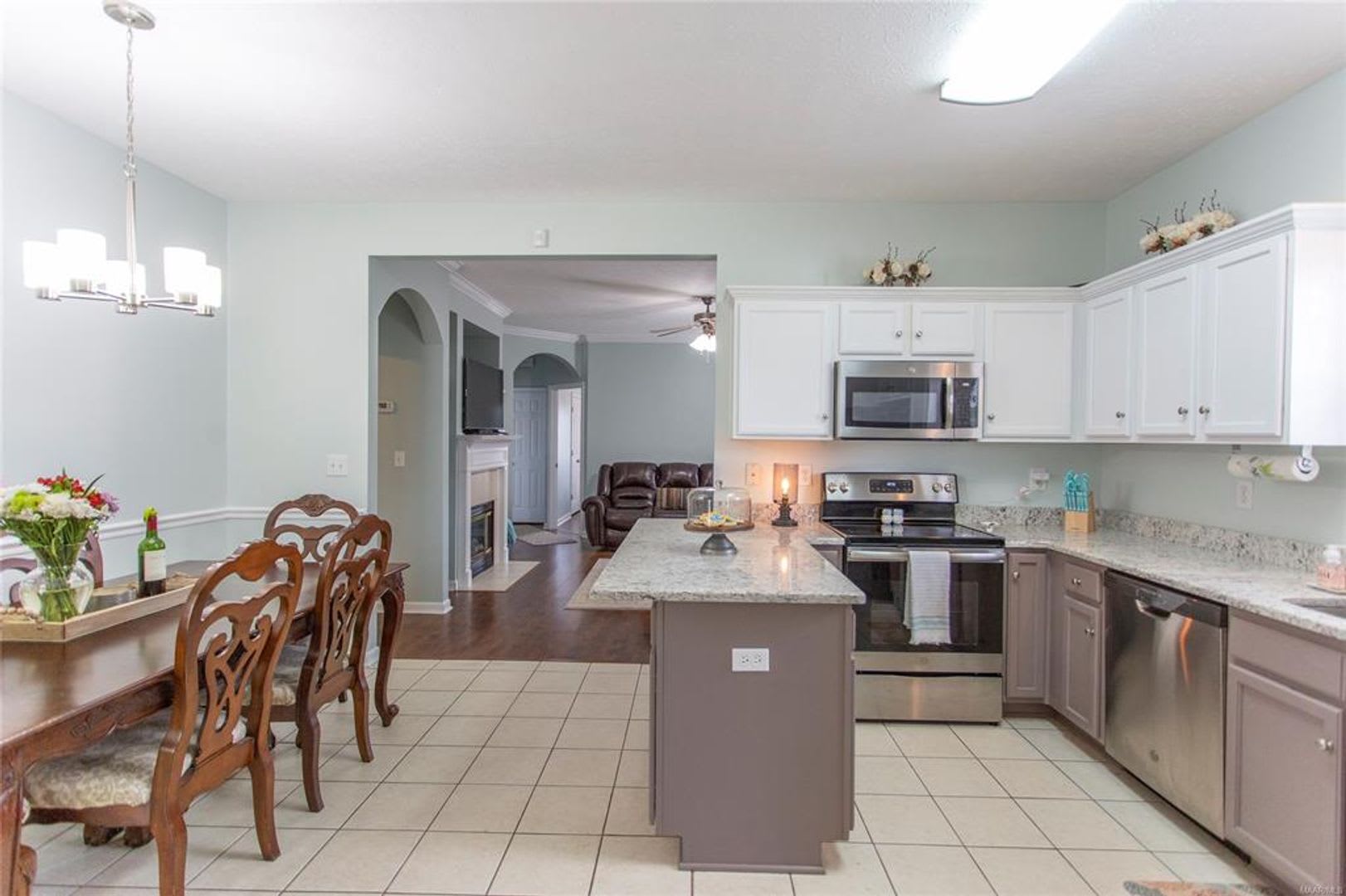 6913 Sandfield Dr – photo 4