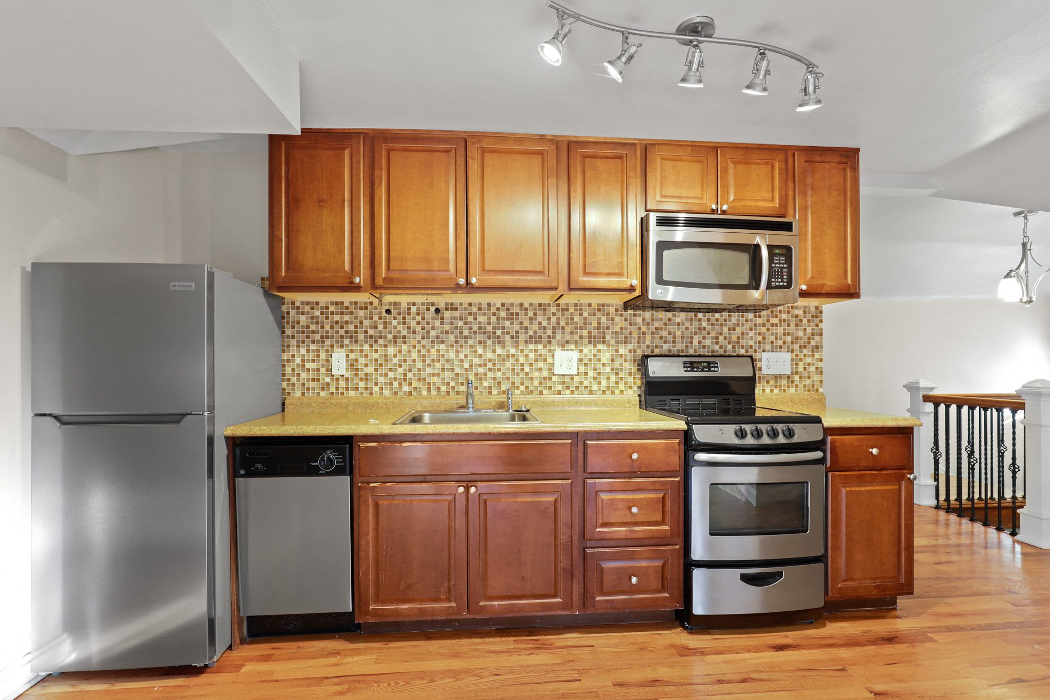 1376 N Williams St – photo 3