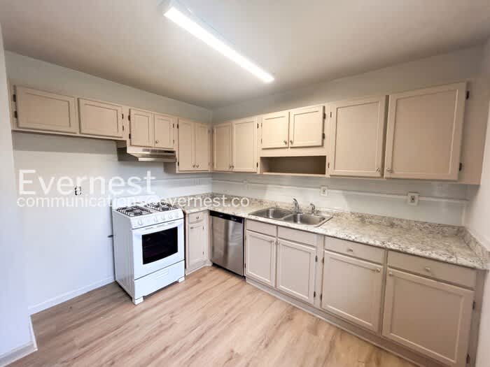 397 Annie Street – photo 5