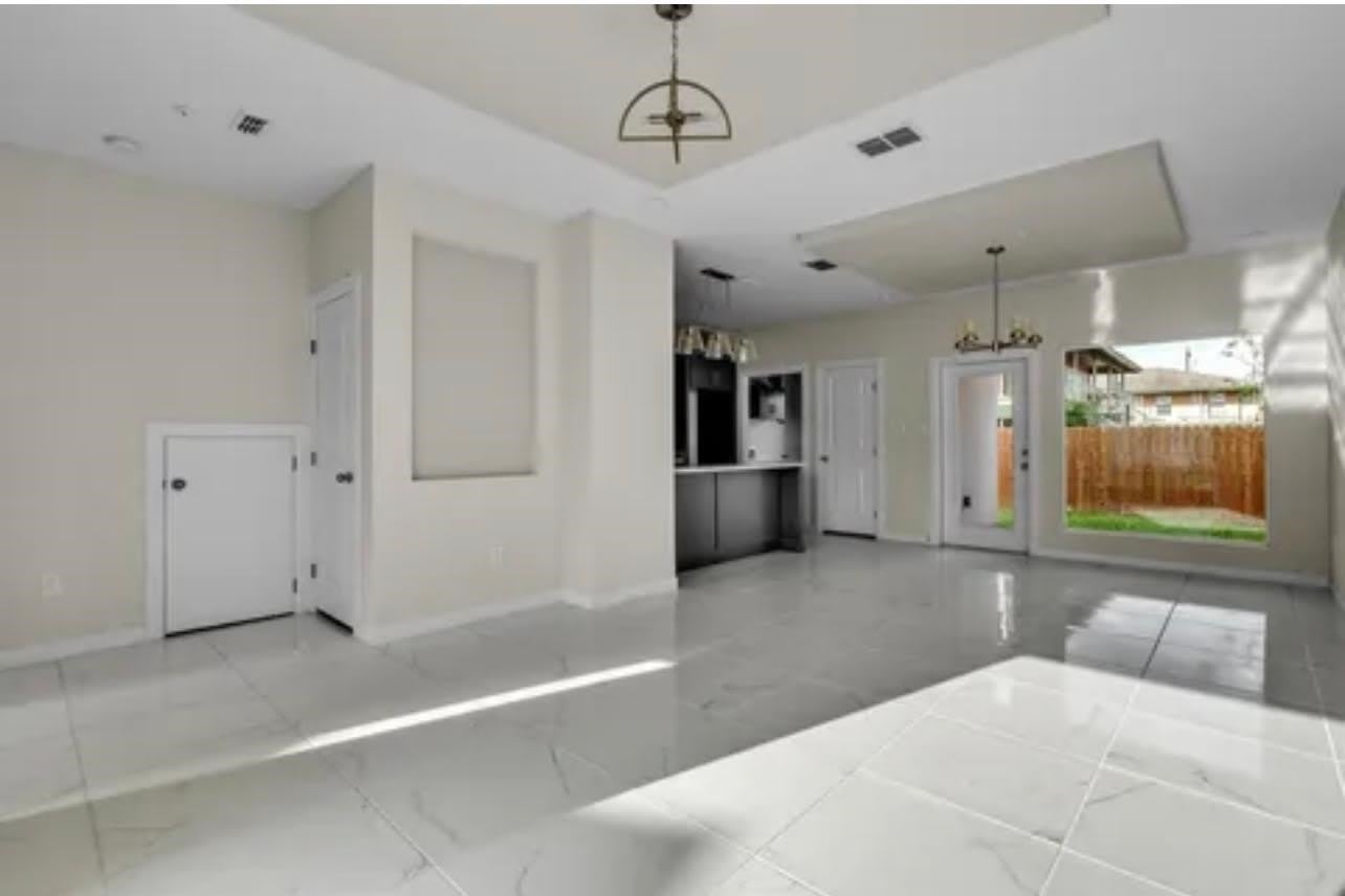 504 Gale Ct – photo 3