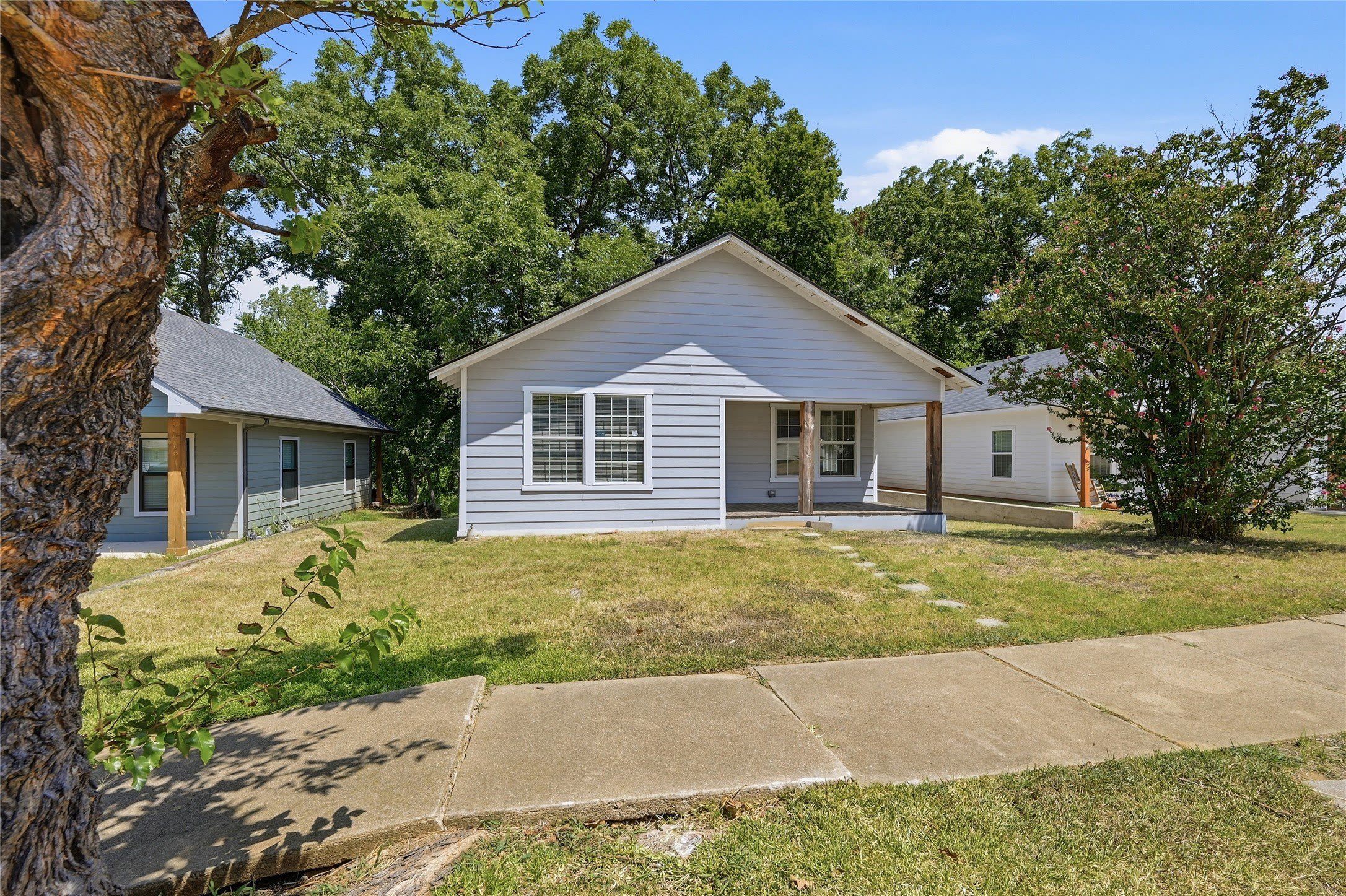 215 W Walker Street – photo 3