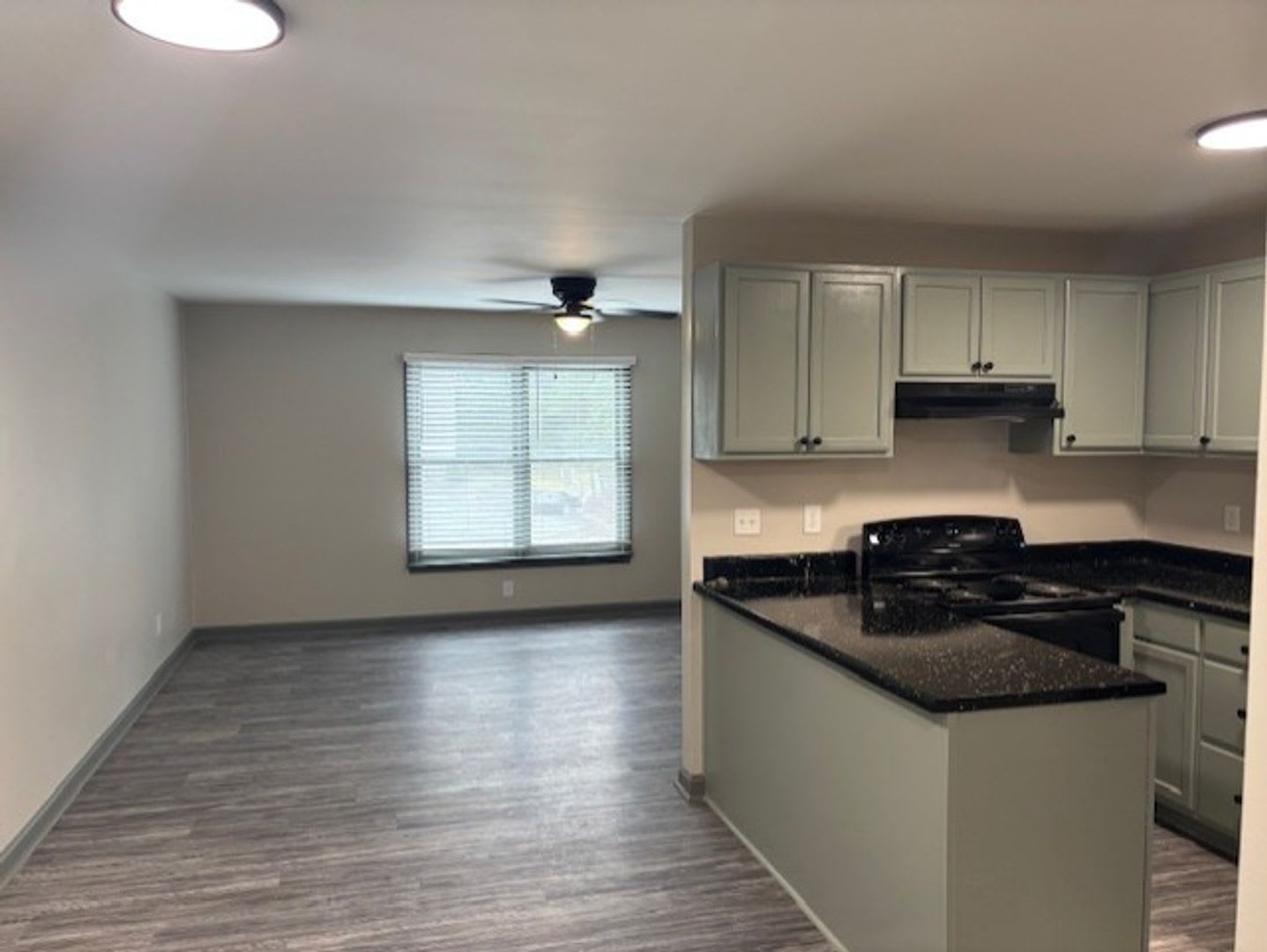 Camden Pointe Apartments – photo 4