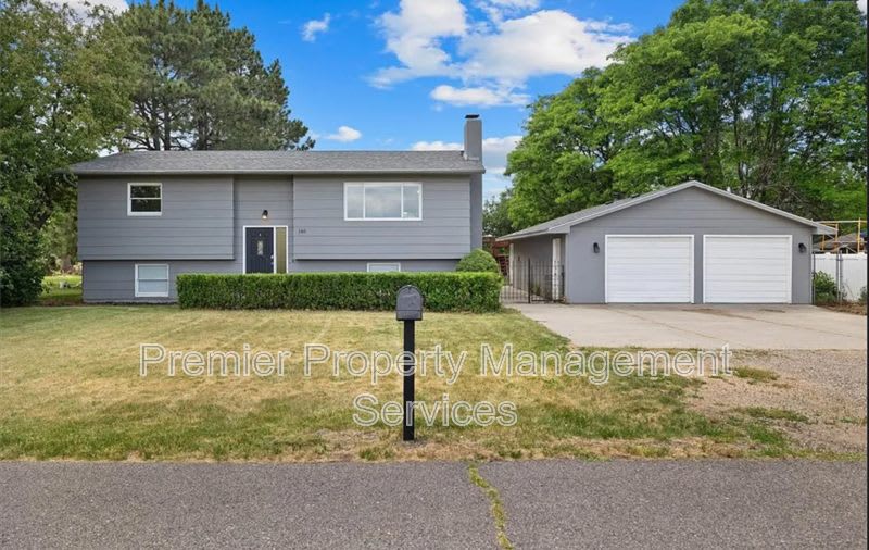 140 Peters St. – photo 1