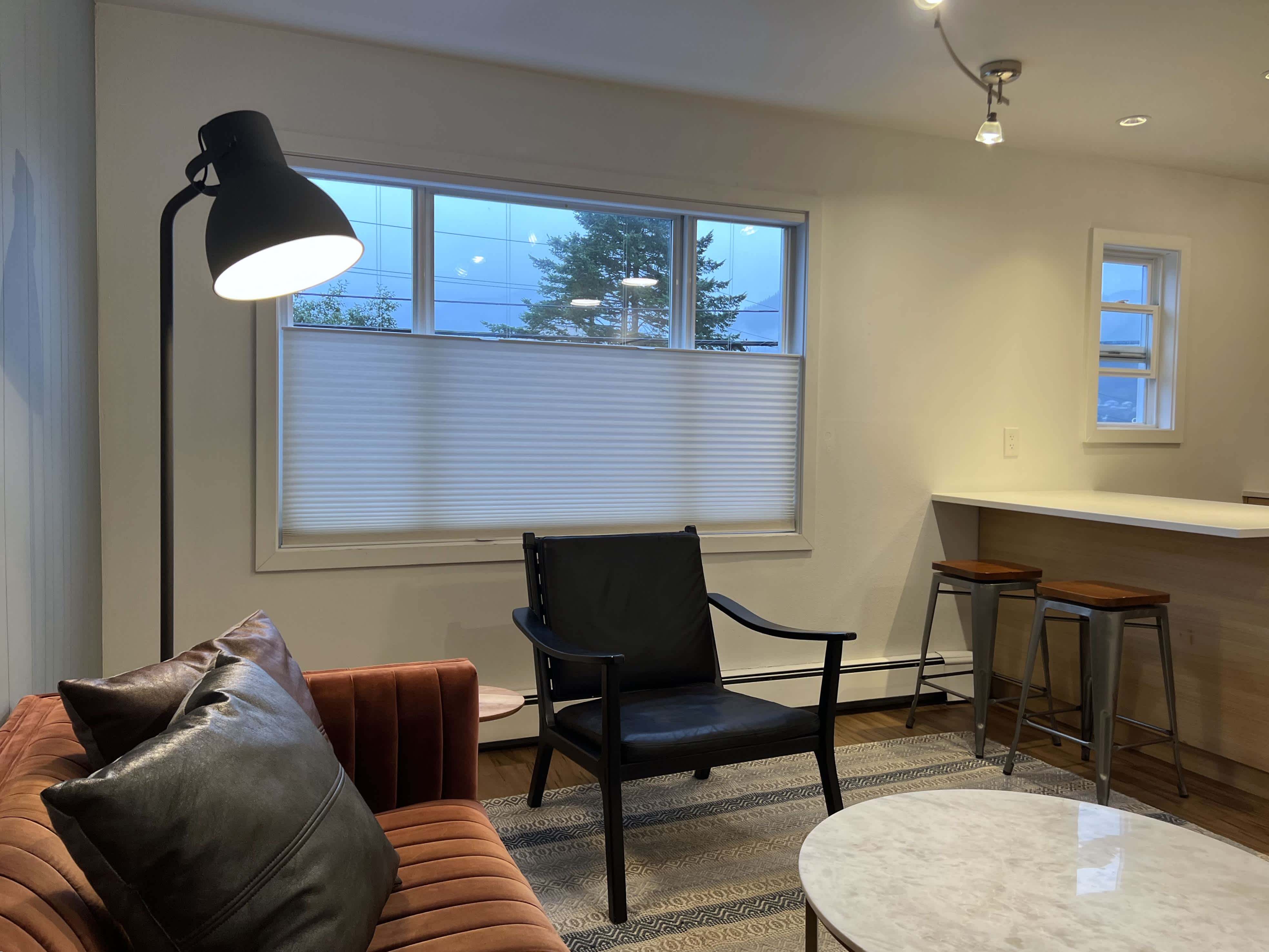 350 Irwin St – photo 4
