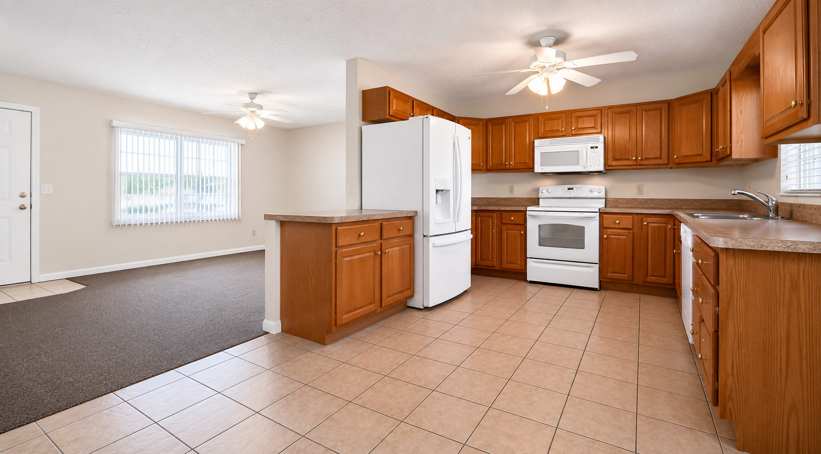 1438 Thousand Roses drive S – photo 3
