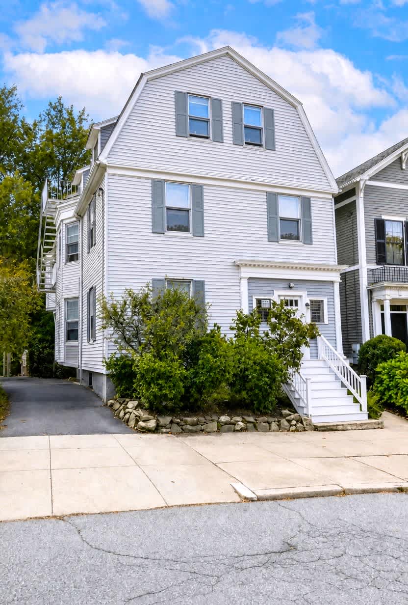 109 Bowen St – photo 1