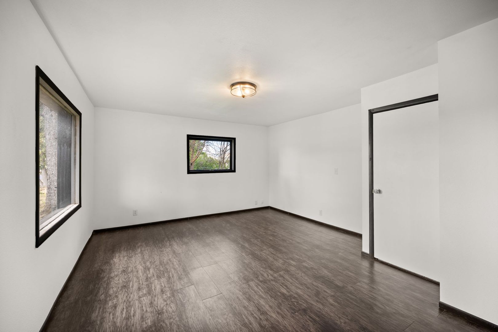 4 Bed 1.5 Bath Davenport Home! – photo 4