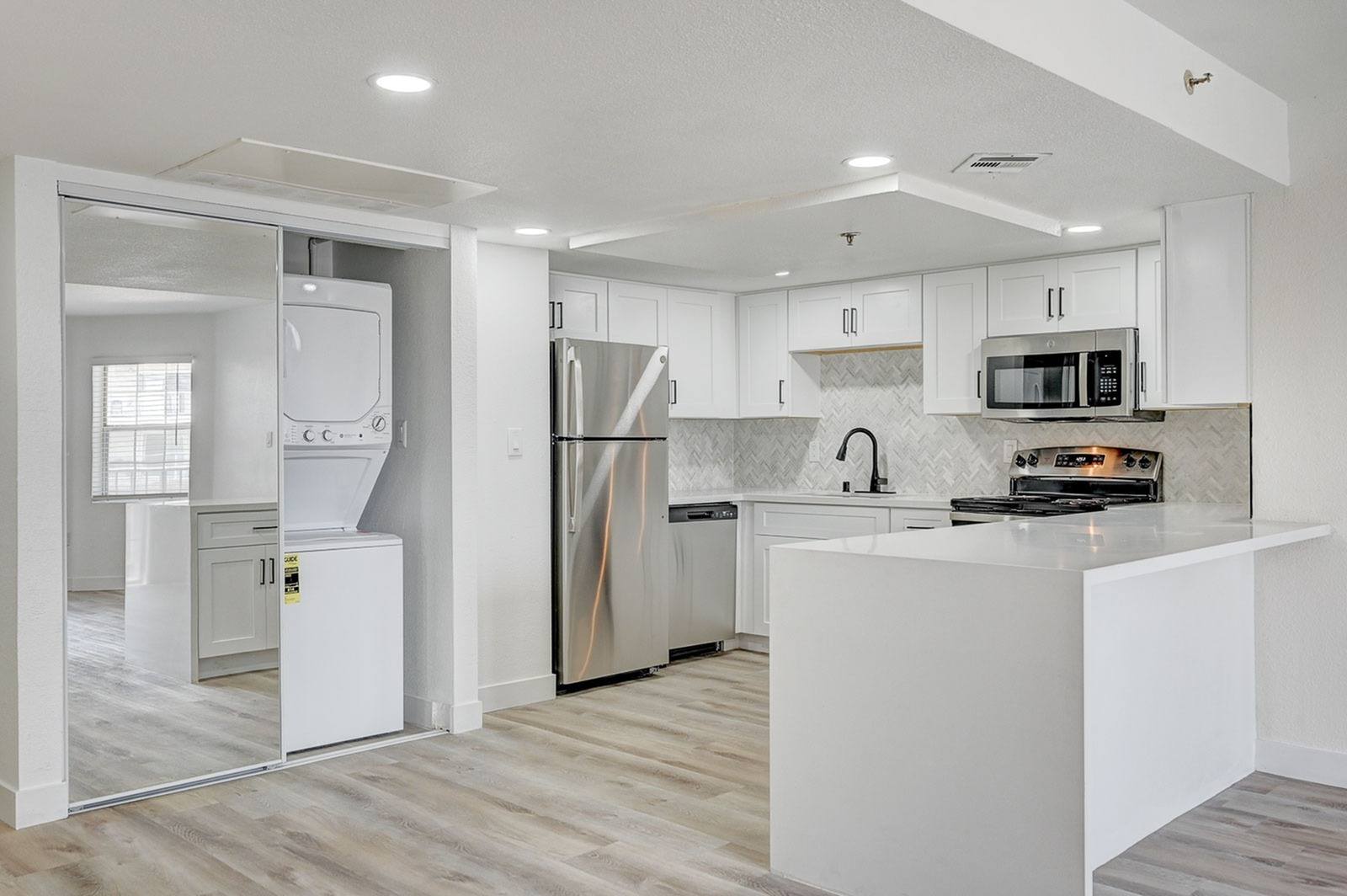 Saxon Apartments – photo 5