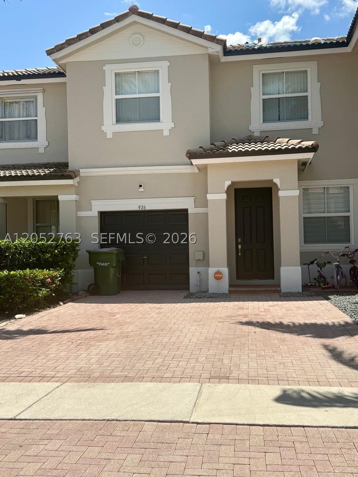 976 NE 42nd Ave – photo 1