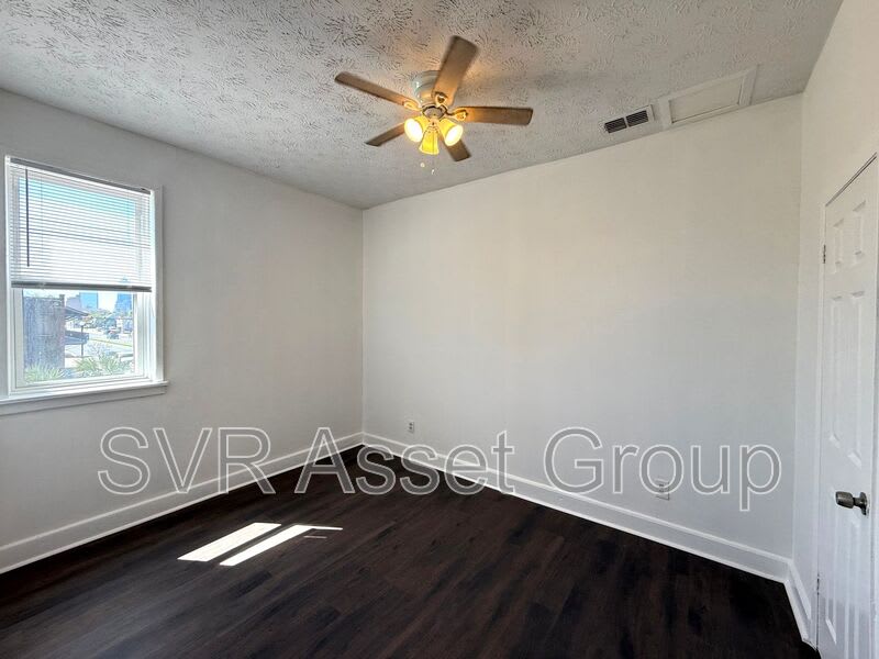 11 E. 7th St – photo 4