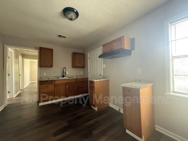 2076 Goff Ave – photo 4