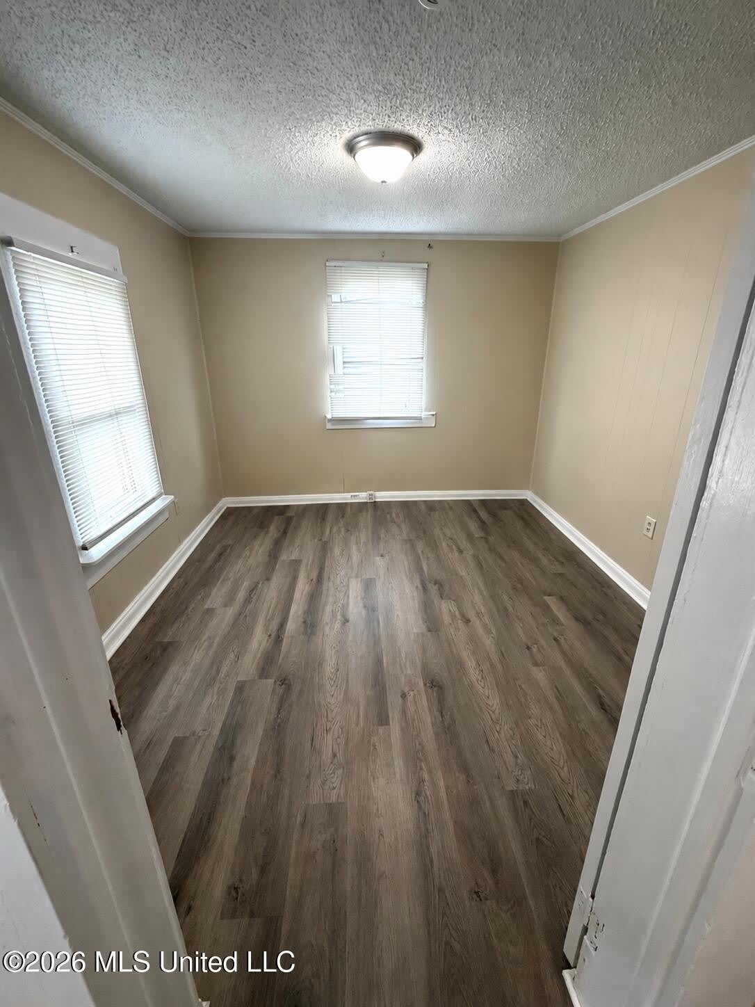 10 E Railroad Street – photo 5