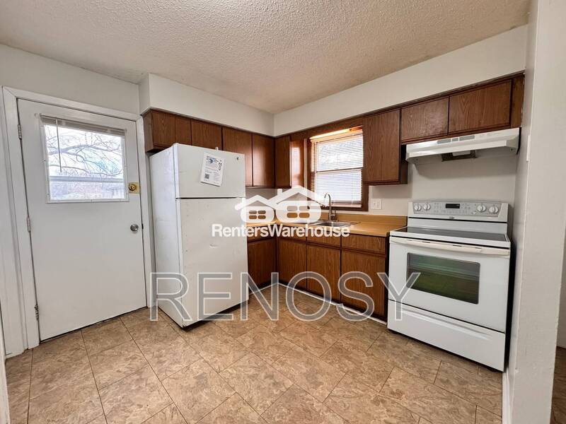 830 Hartford Ave – photo 5