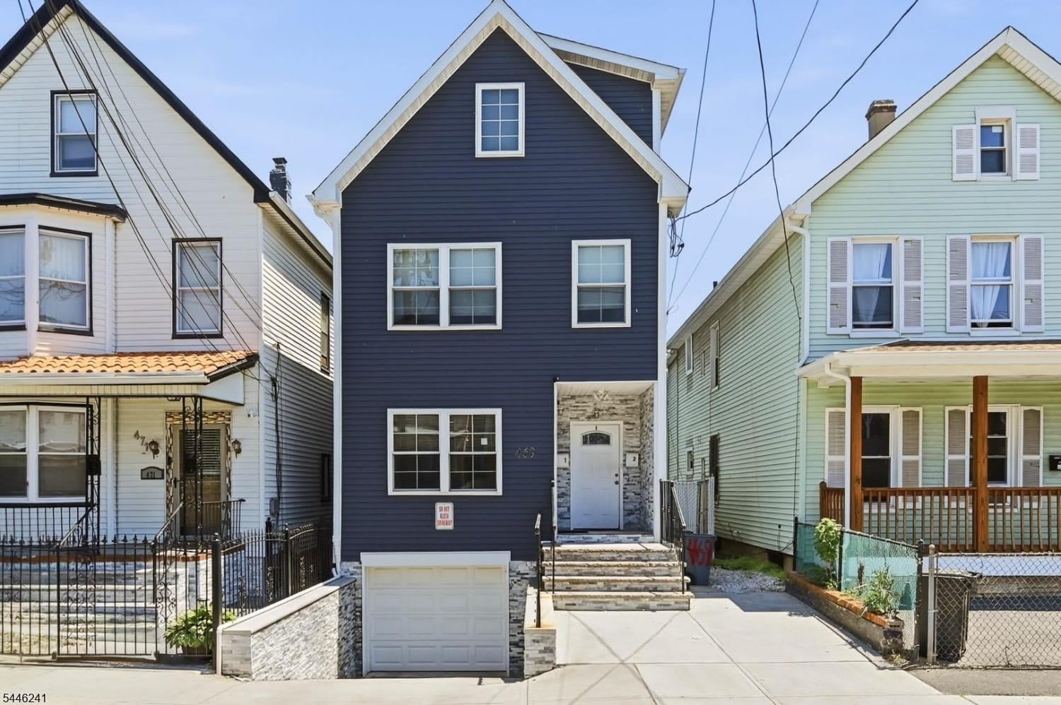 469 Henry St – photo 2