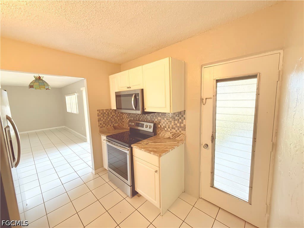 4923 Vincennes Court – photo 5
