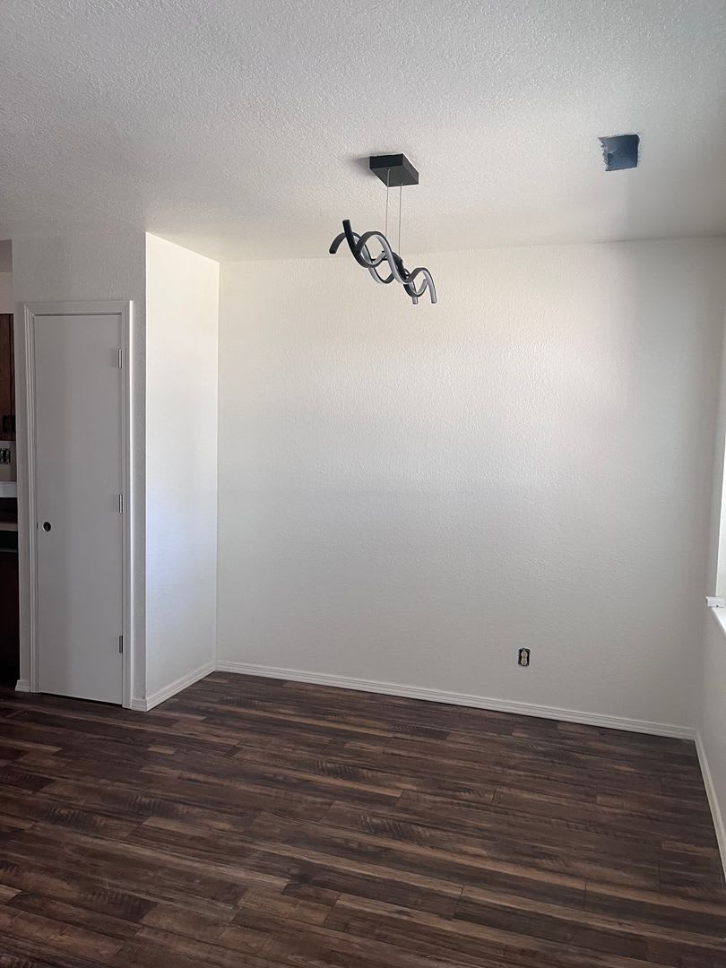 3 bedroom 1.5 bath house with a move in special – photo 5