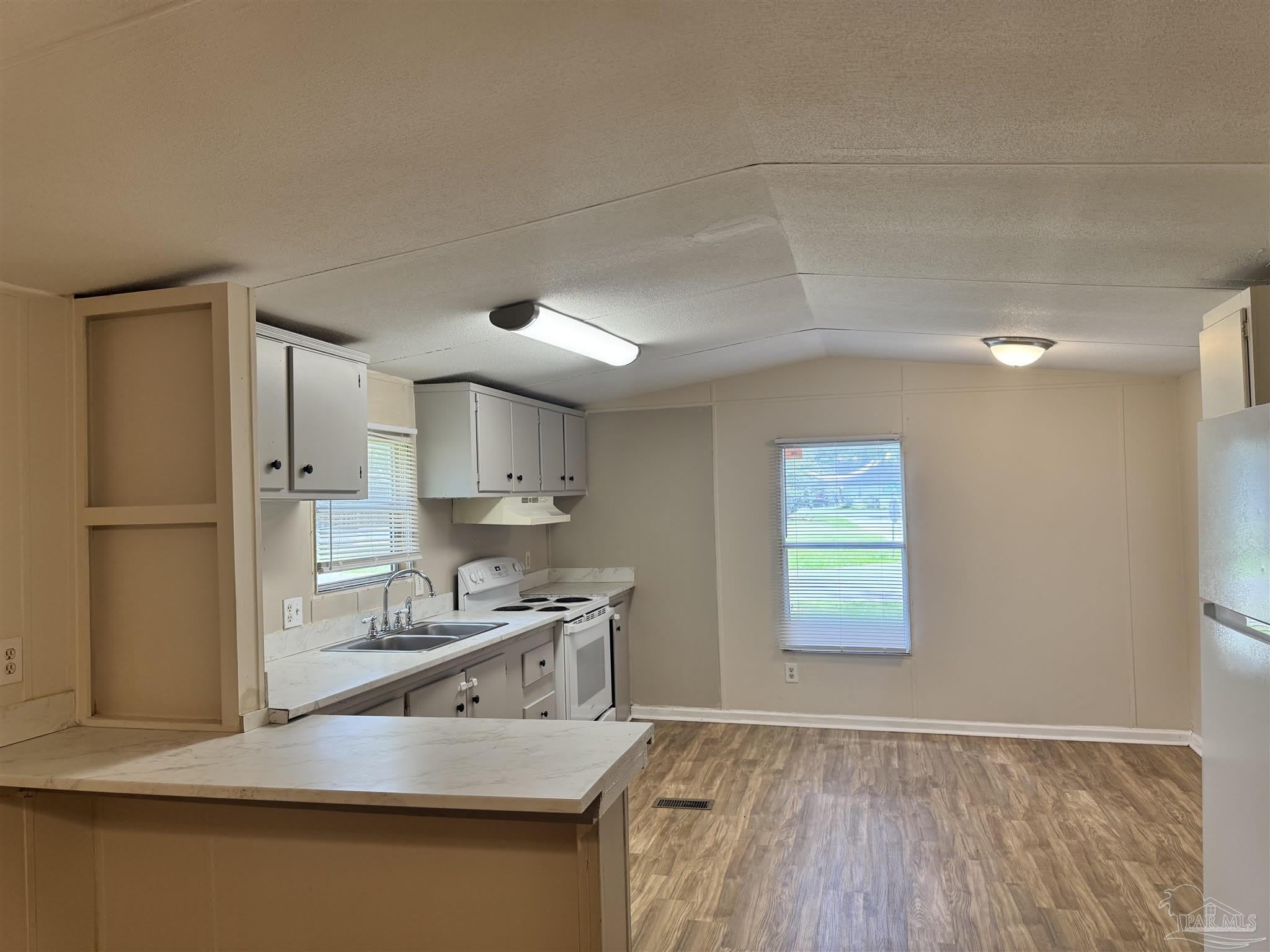 3992 Mccutchin Dr – photo 3
