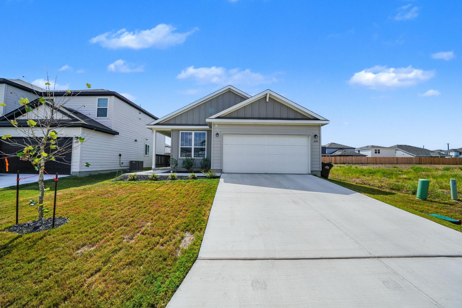Beautifully Maintained Single-Story Home in Vista Real – photo 2