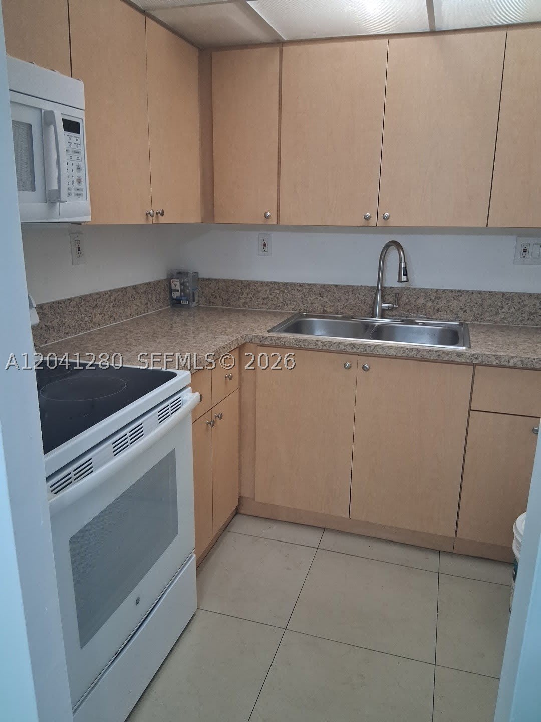 4675 W 18Th Ct – photo 4