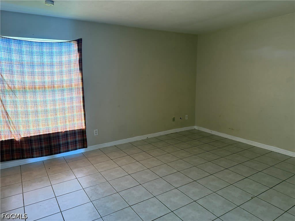 1131 S Loop Boulevard – photo 5