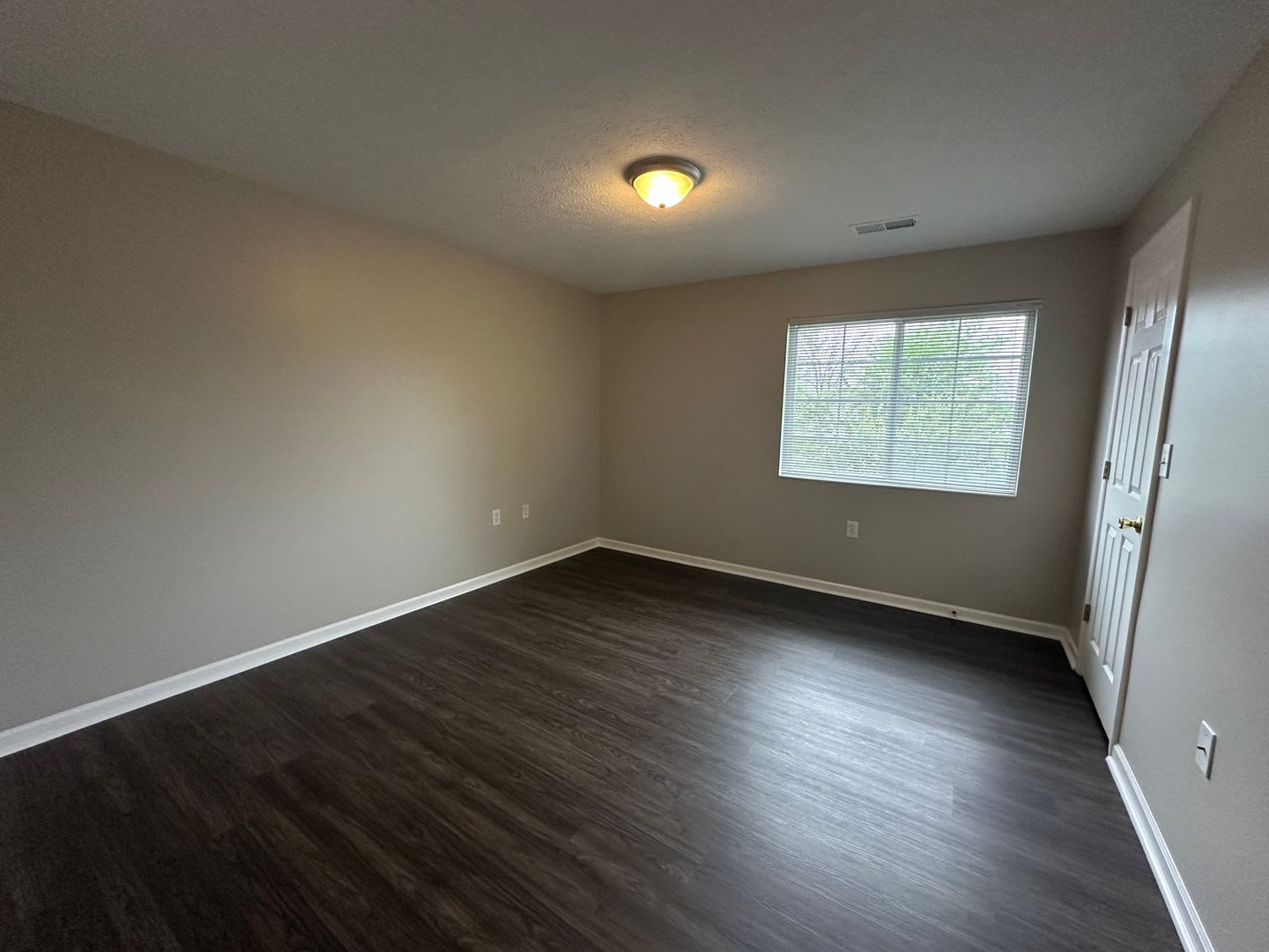 Worthington Glen Condo For Rent 2Br 2Ba With Garage And Bonus Room – photo 4