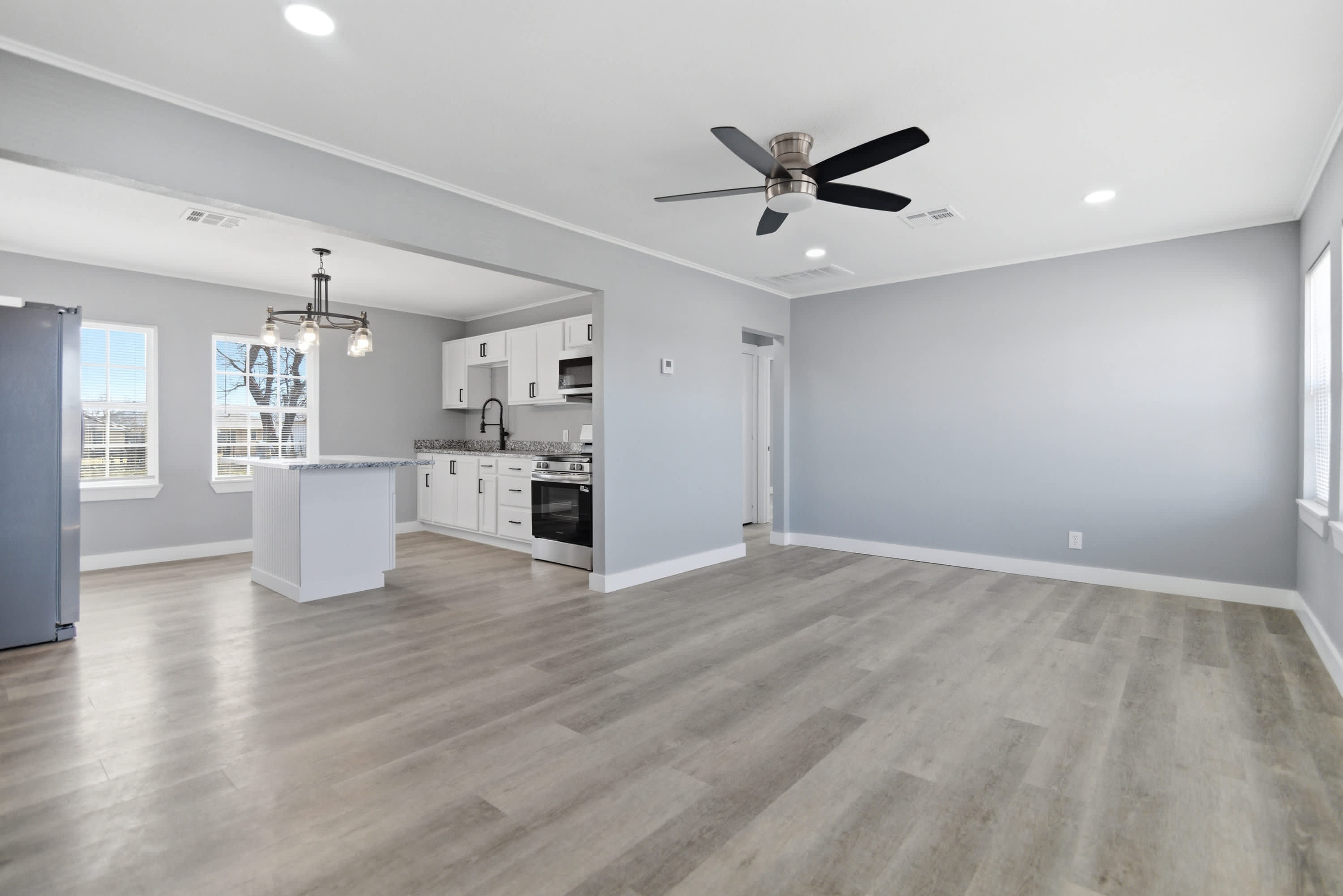 1717 N Harvard Ave – photo 5