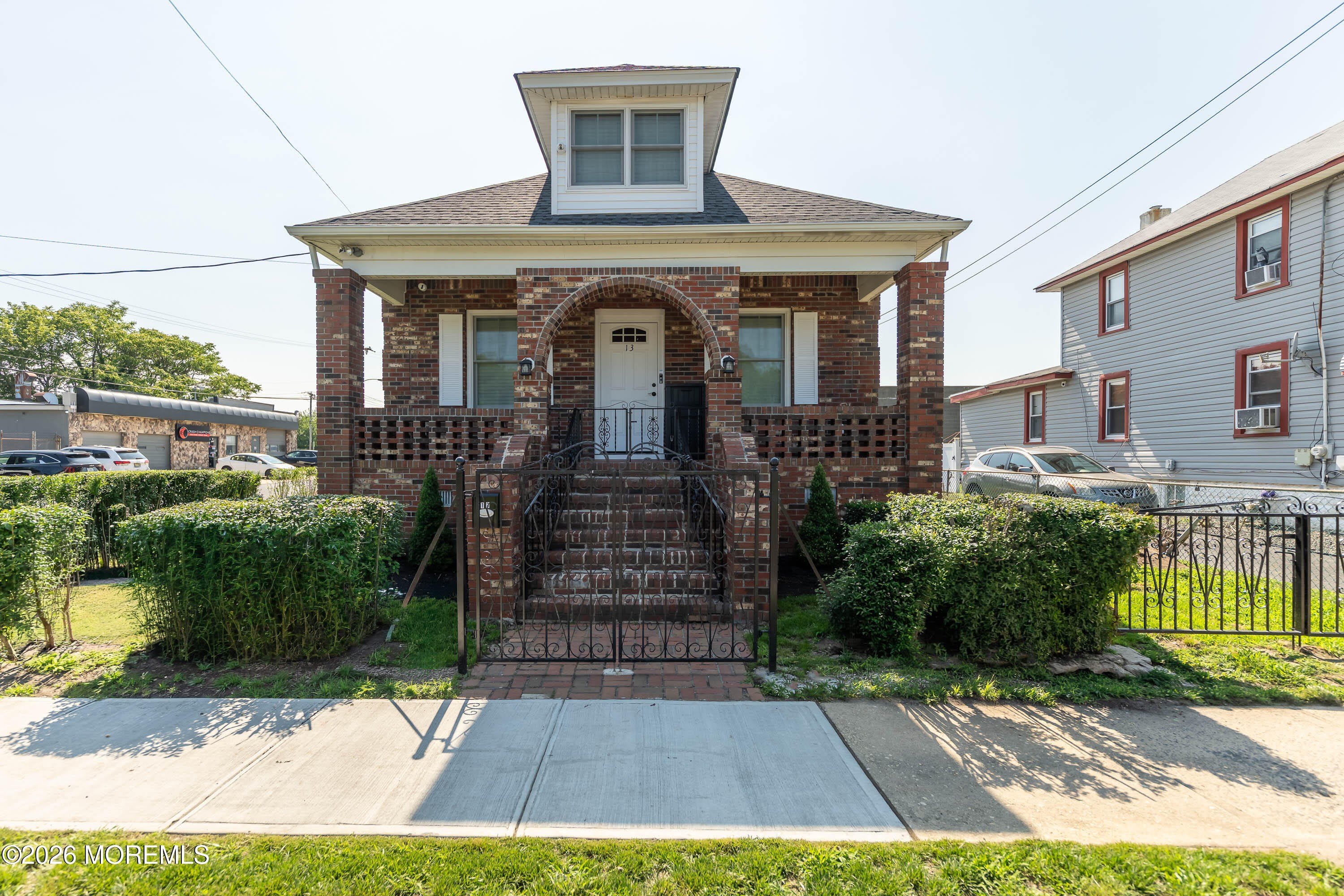 13 Fisher Avenue – photo 1