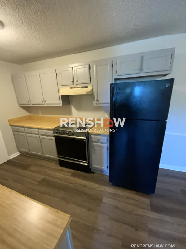900 S College St – photo 5