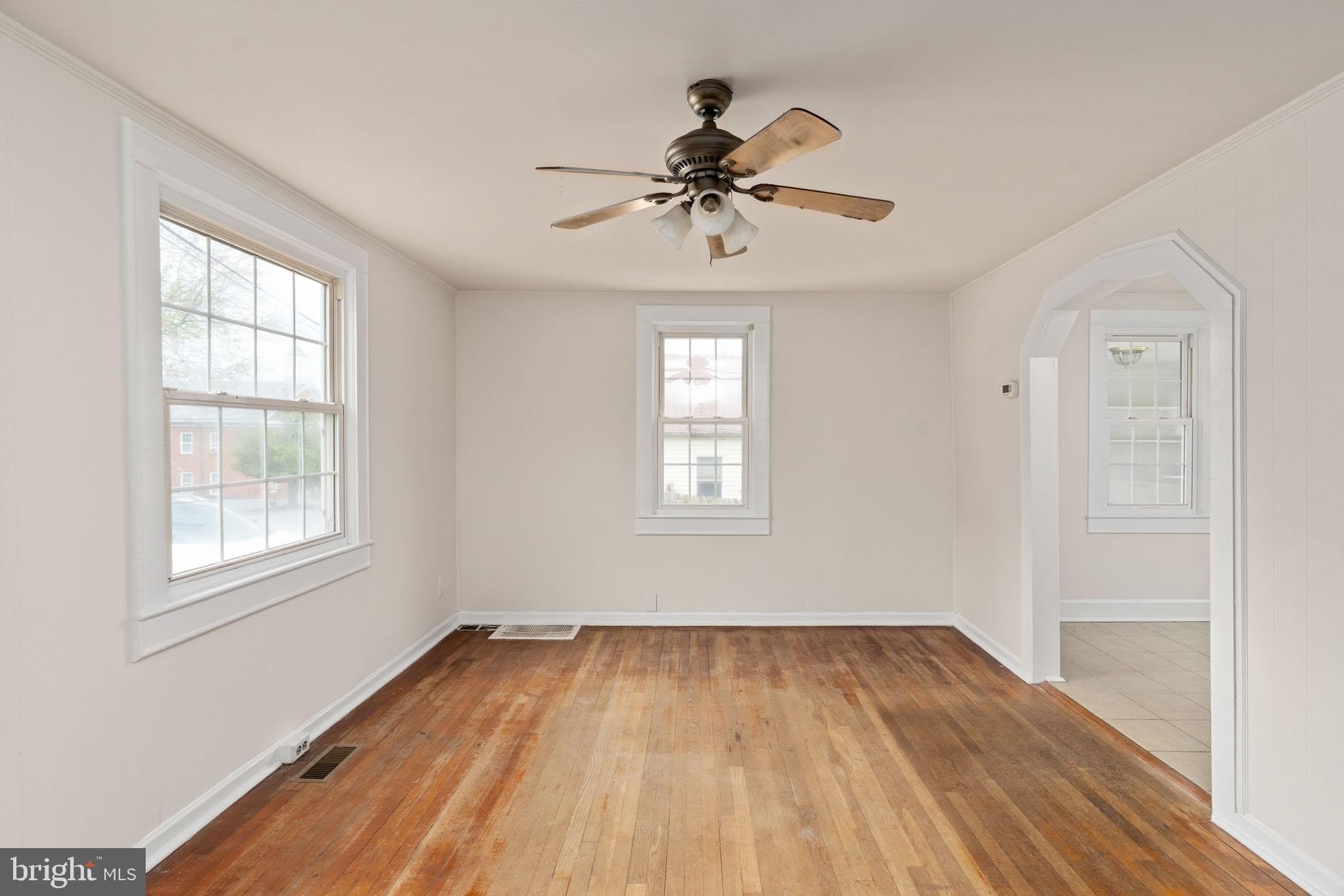 311 COLONIAL Avenue – photo 5