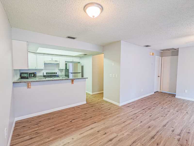 3202 Bloomingdale Villas Court -3202 – photo 5