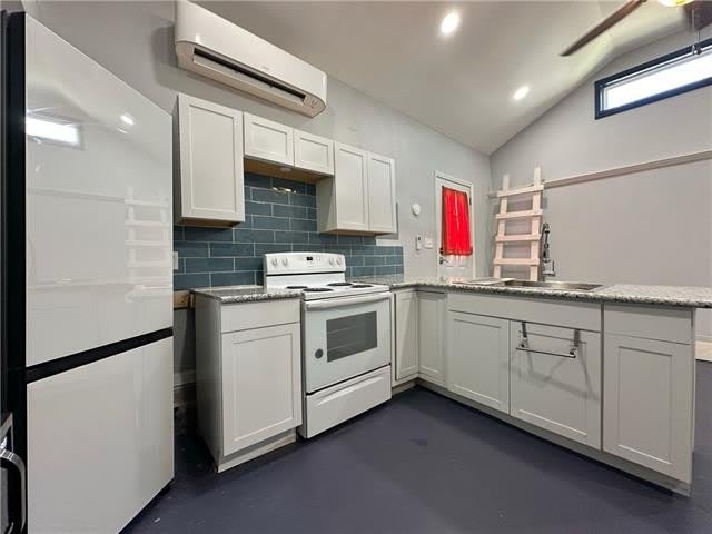 4500 BANKS Street – photo 4