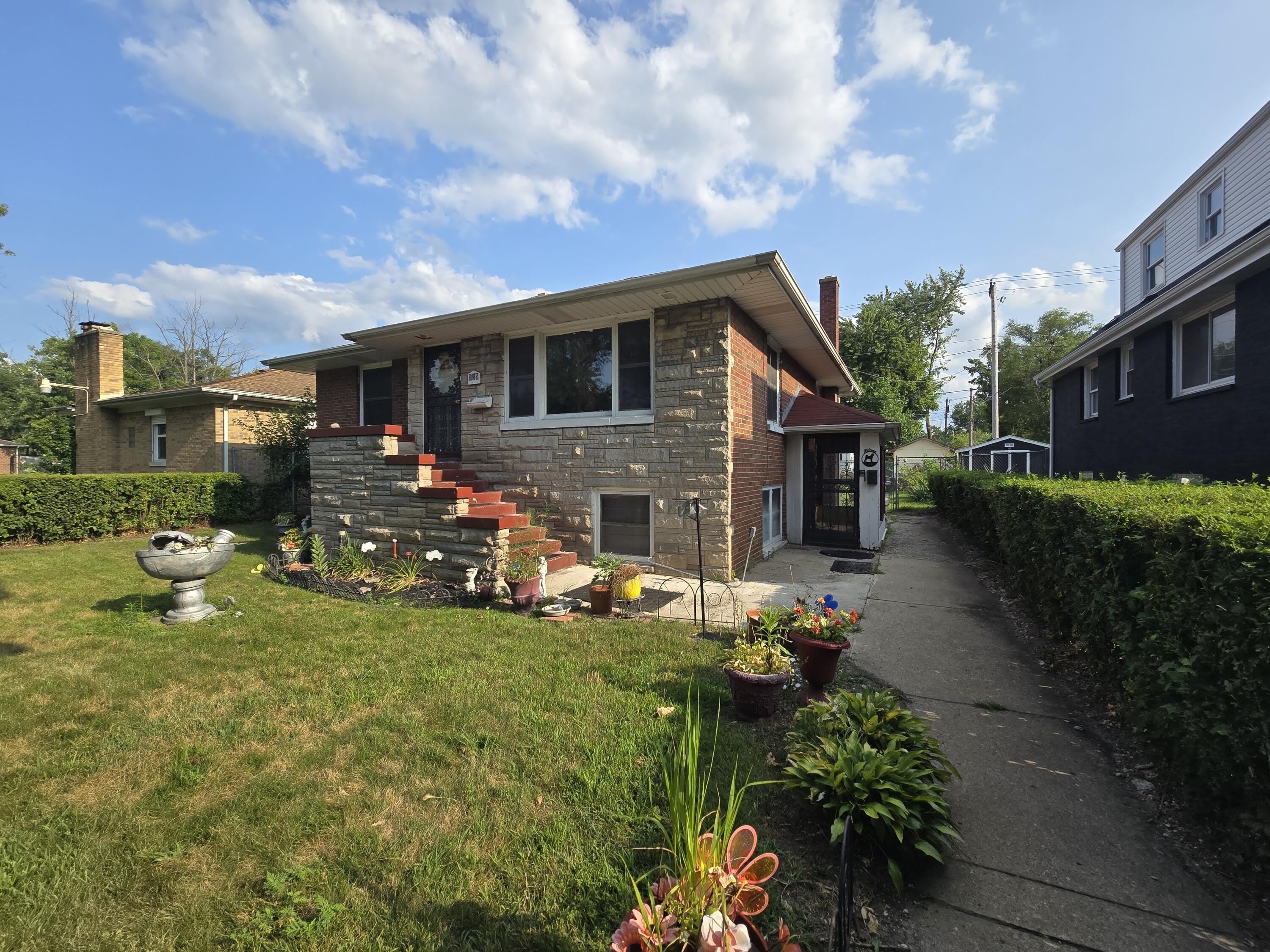 535 E 43rd Avenue – photo 1