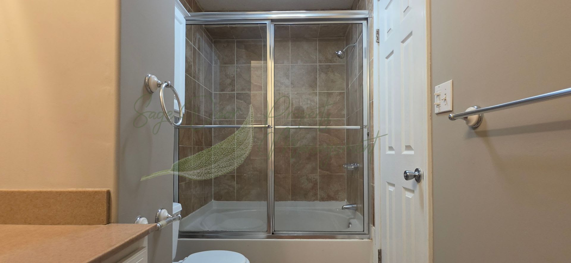 Spacious 3-Bedroom Home with Finished Lower Level, Fenced Yard & 2-Car Garage! – photo 3