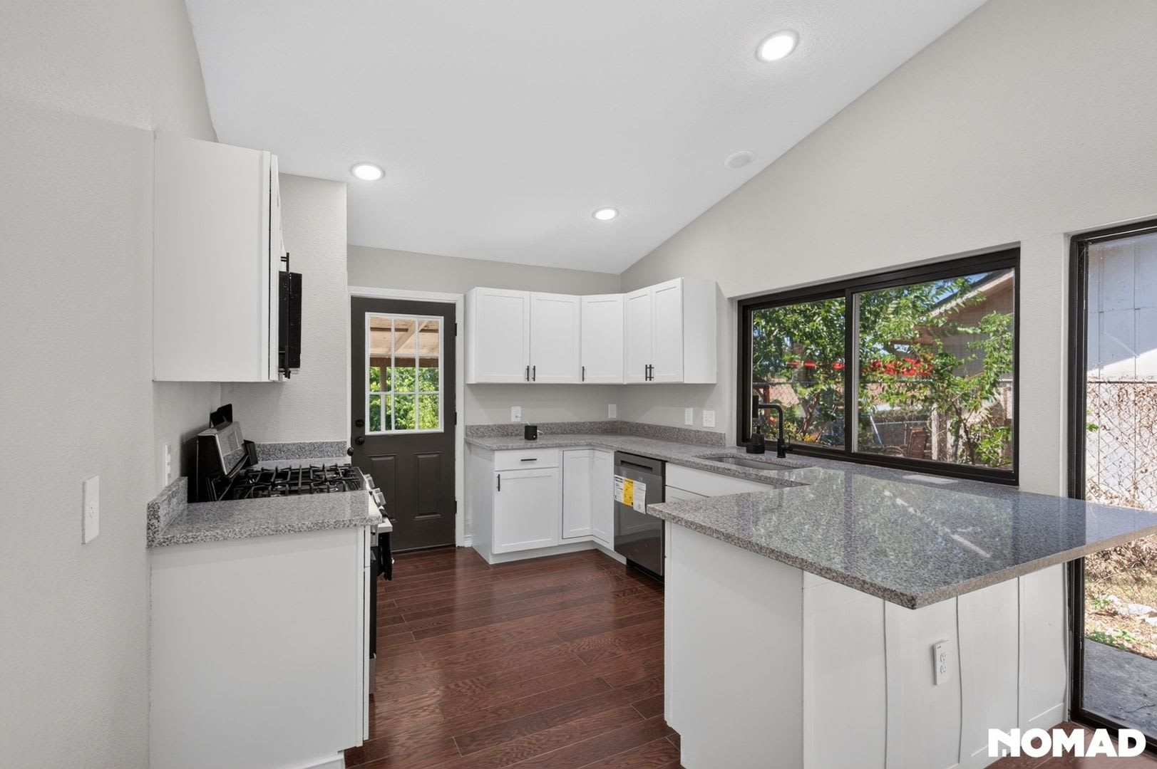 Charming 4BR House in San Antonio – photo 4