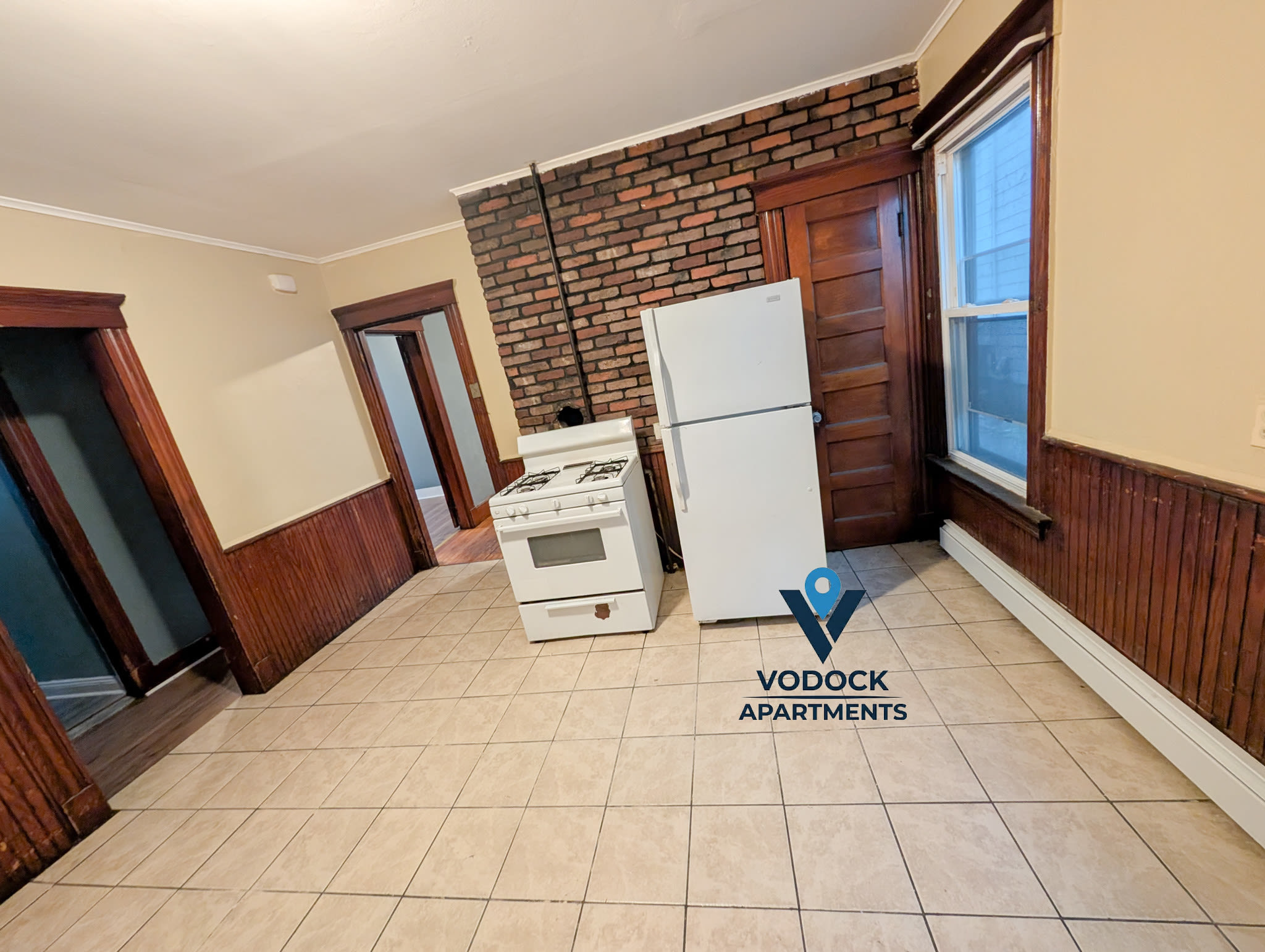 582 Ferry St – photo 2