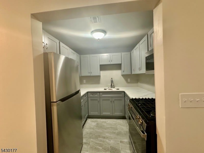 46 Ferry St – photo 4