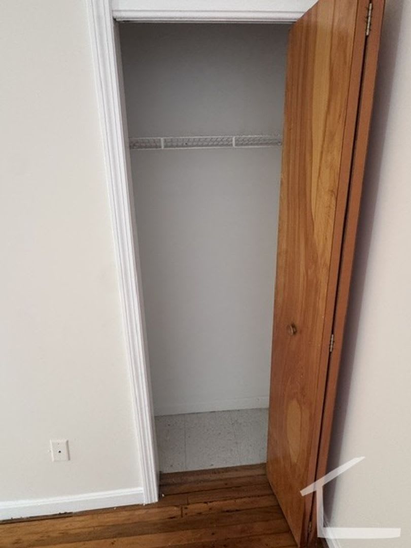 2 400 Brighton 1 Bedroom Near Cleveland Circle Heat Hot Water Included Available Now – photo 4