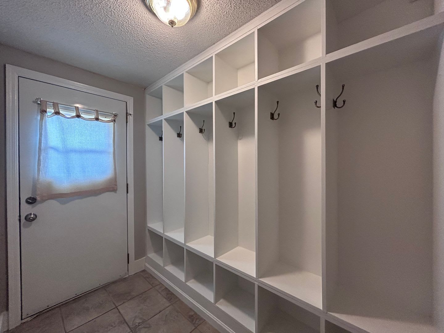 4 Bed 2 Bath – photo 2