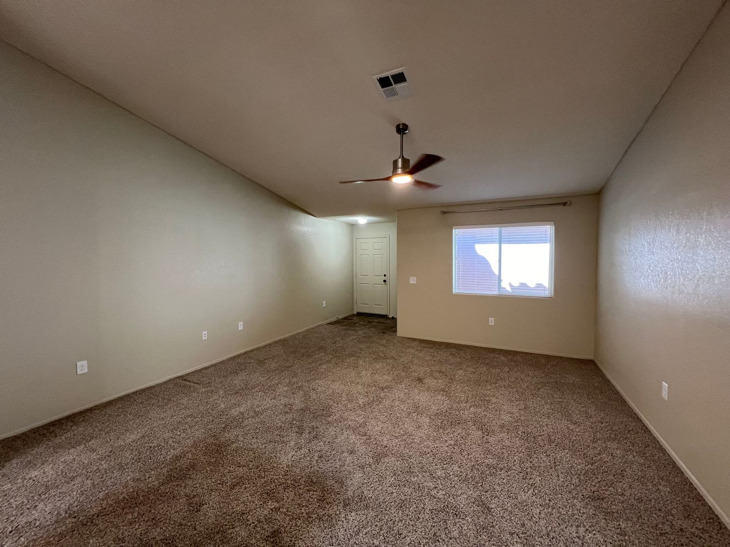 VERY NICE 2 BED 2 BATH TOWNHOME! – photo 5