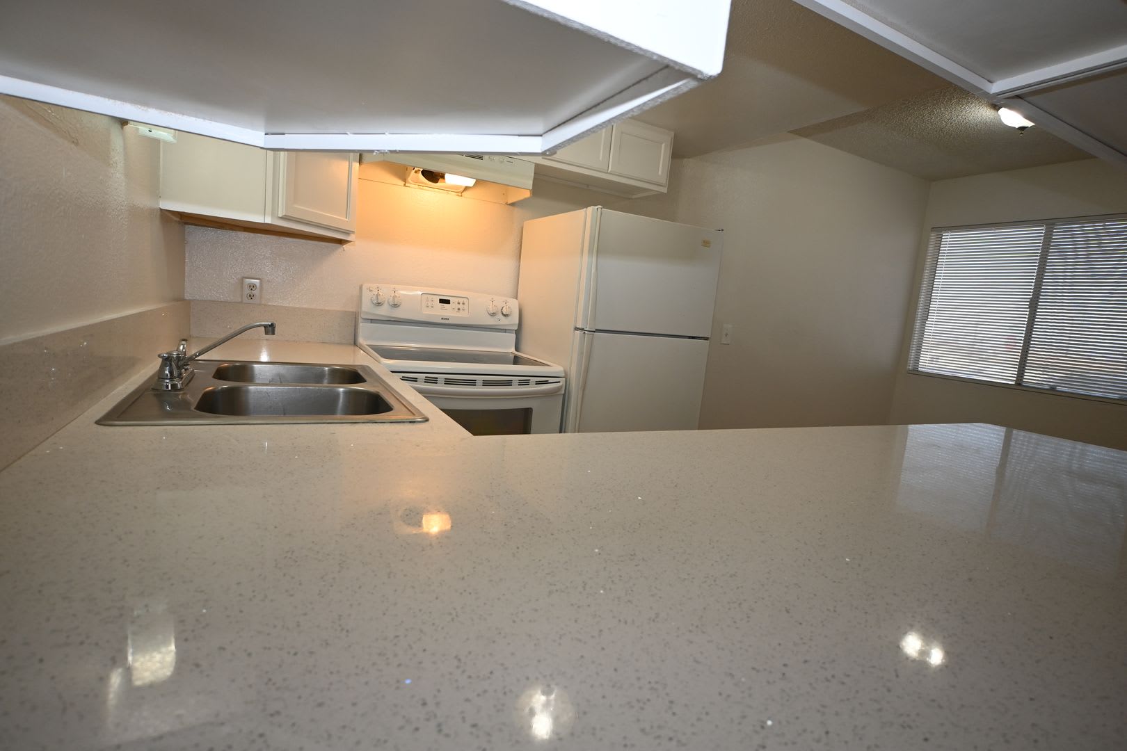 302 Eastminister -RECENTLY REMOMDELED KITCHEN – photo 3