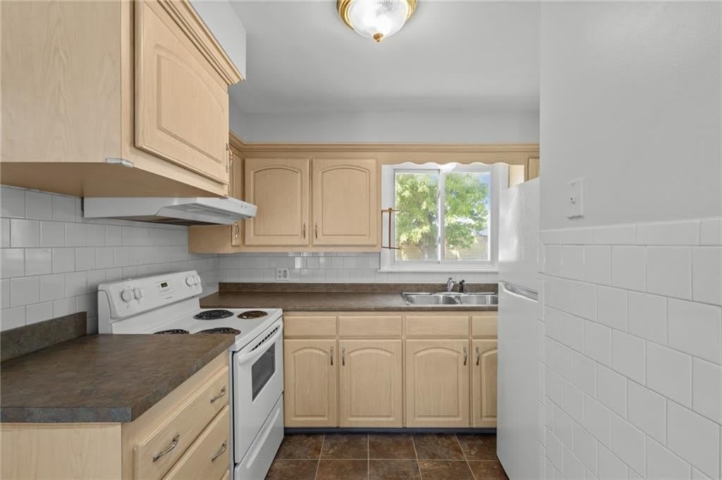 9 Gardner Avenue – photo 4
