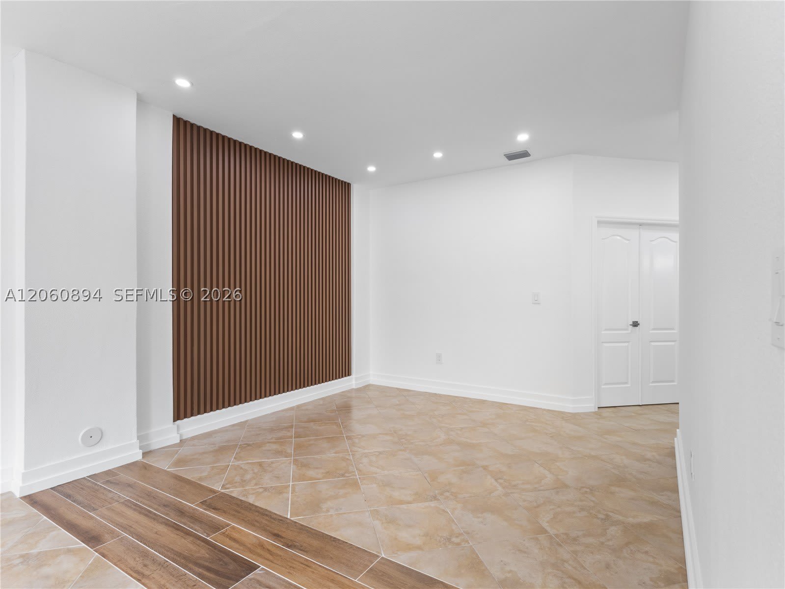 5502 NW 112th Ct – photo 3