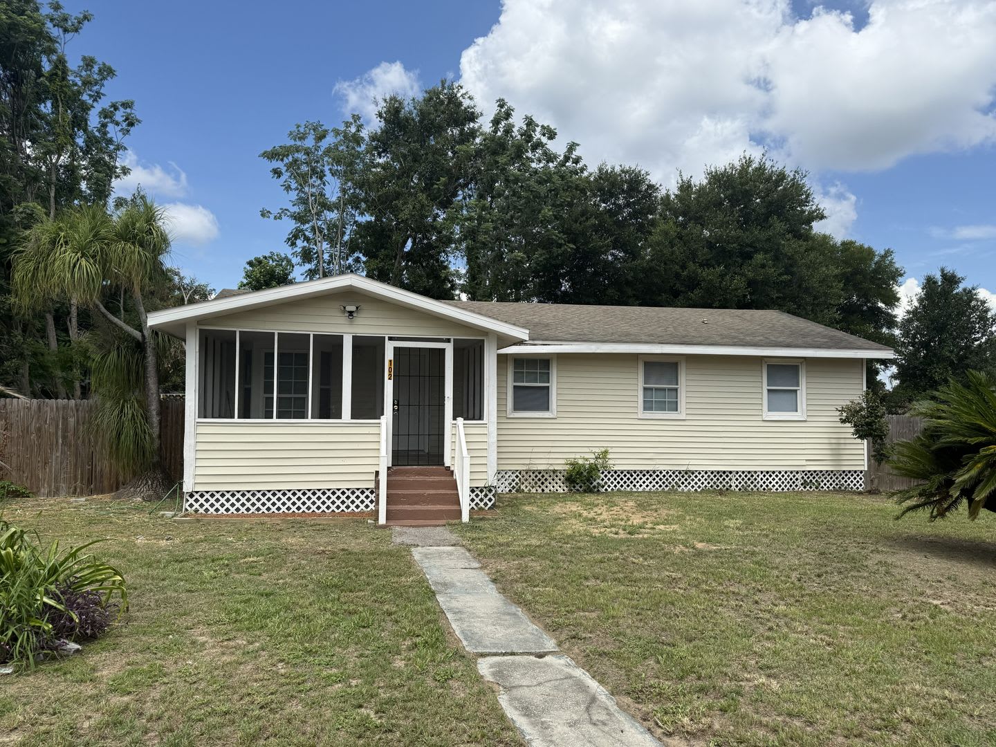 Spacious 4 Bedroom 2 Bathroom Home – photo 2